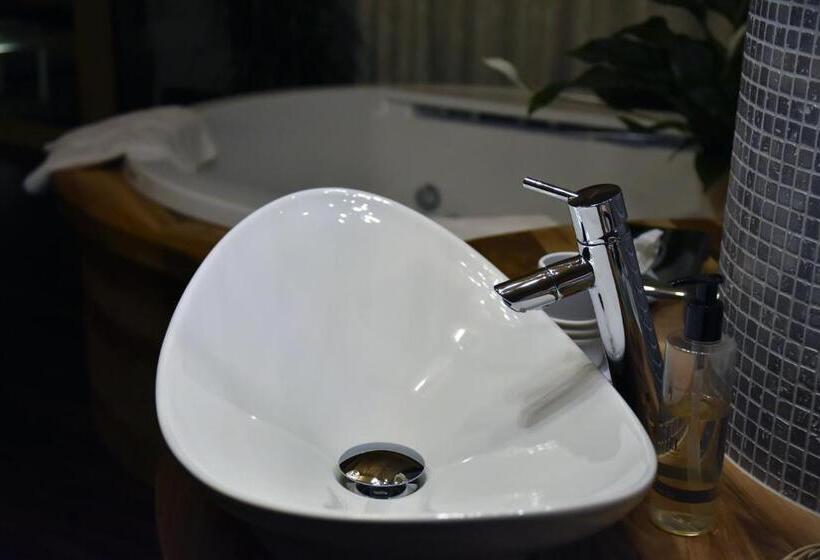 سوییت لوکس, Bivio Hotel Plaza