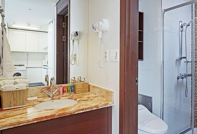 デラックスルーム, Brown Suites Residence