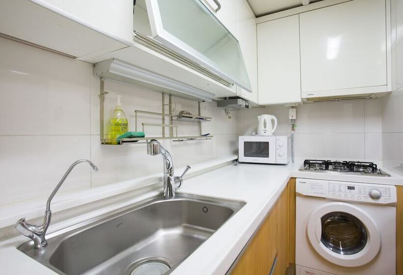 スイート, Brown Suites Residence