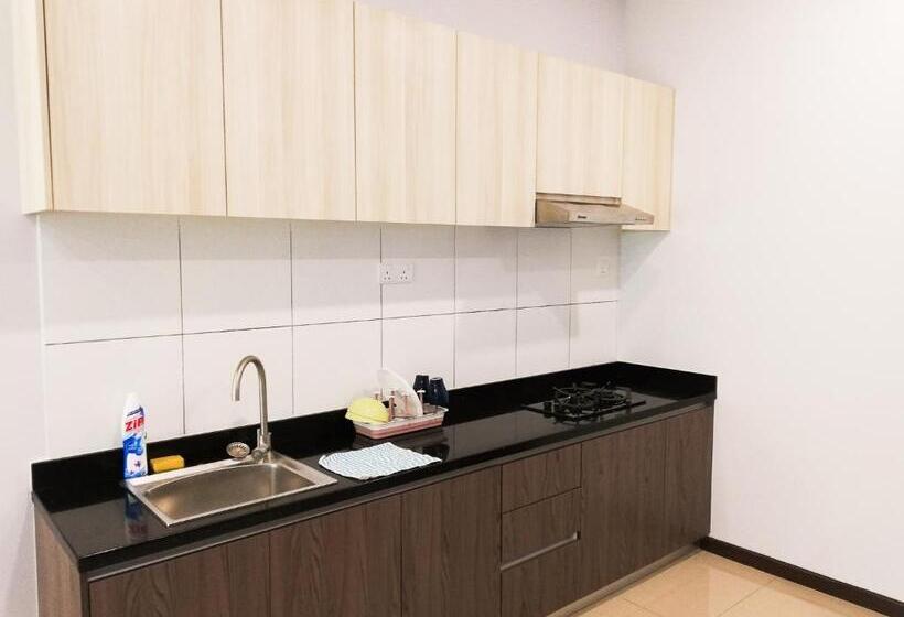 스탠다드 스튜디오 풀장 전망, Molek Regency Taman Molek