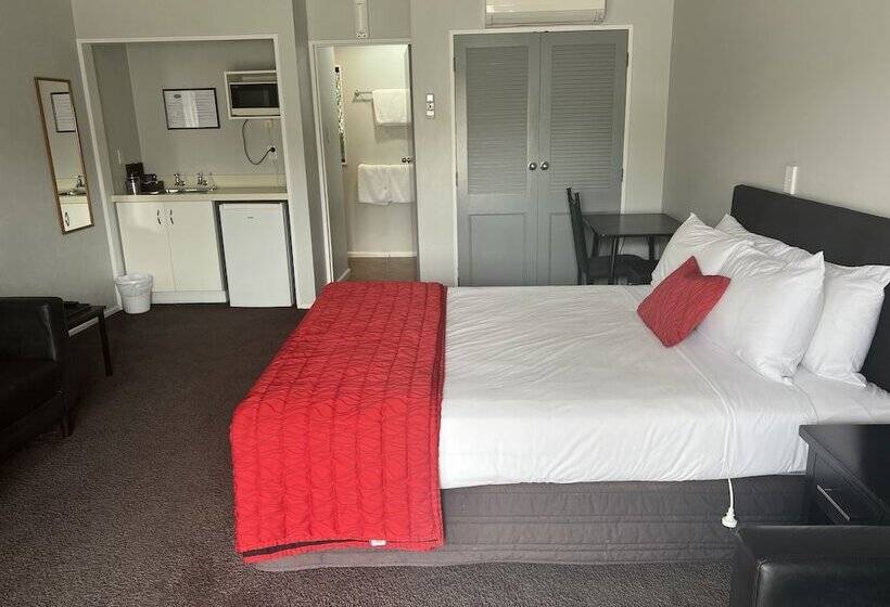 استودیوی استاندارد, Avenue Motel Palmerston North