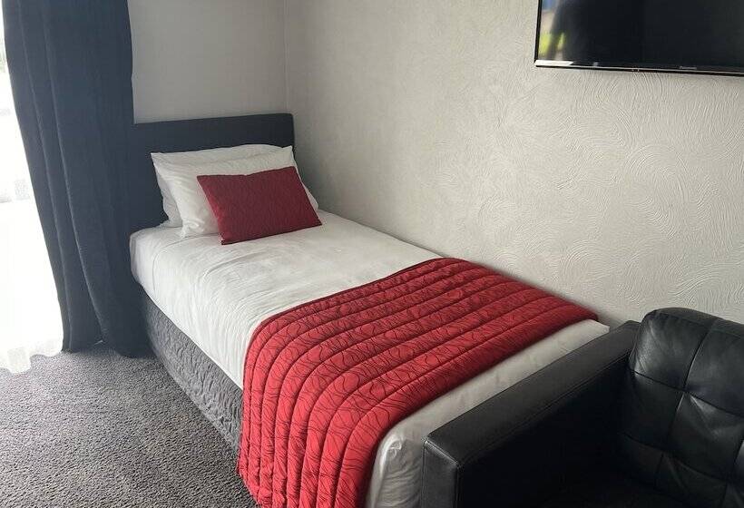 스탠다드 스튜디오, Avenue Motel Palmerston North