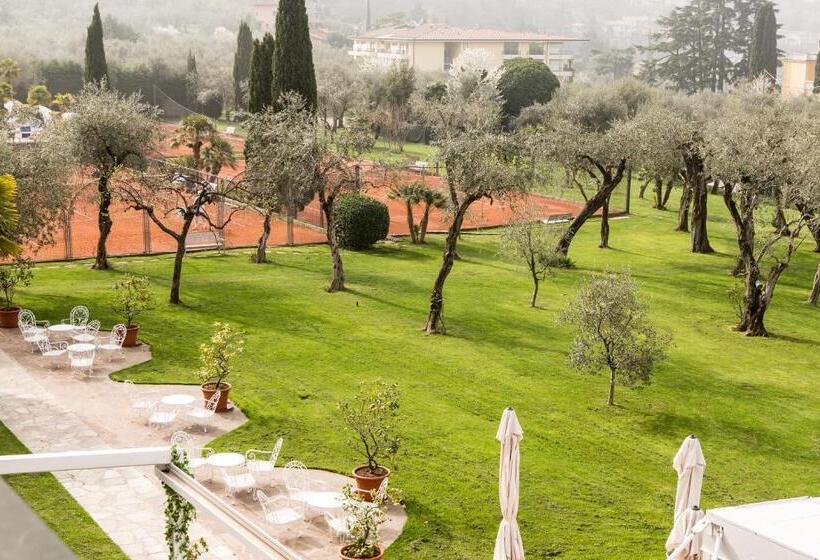 سوییت جونیور با بالکن, Club Hotel Olivi   Tennis Center