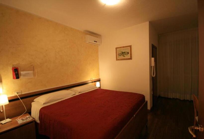 Номер Стандарт Индивидуальный с Балконом, Albergo Centopini