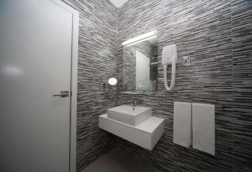 Quarto Familiar, Feira Pedra Bela