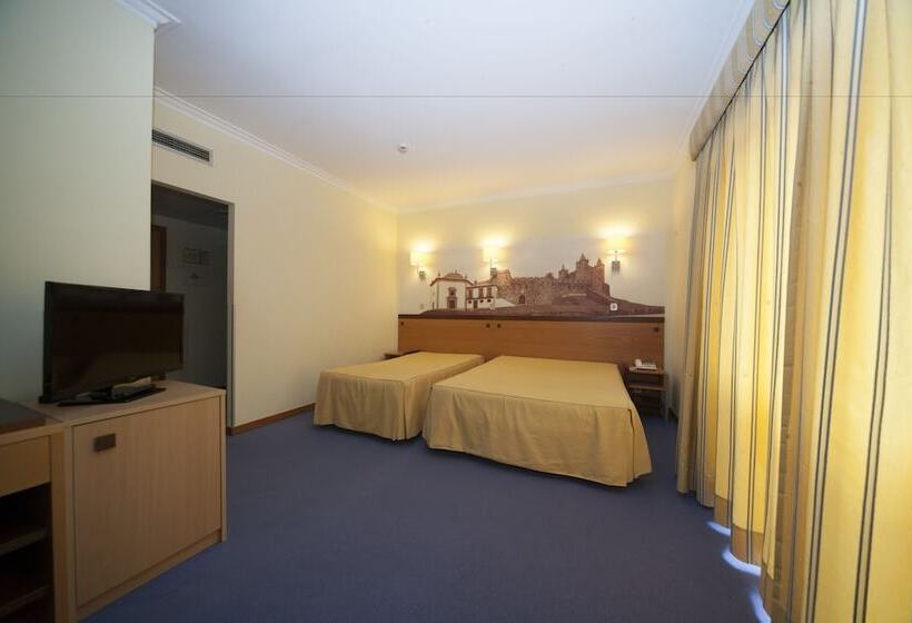 Quarto Familiar, Feira Pedra Bela