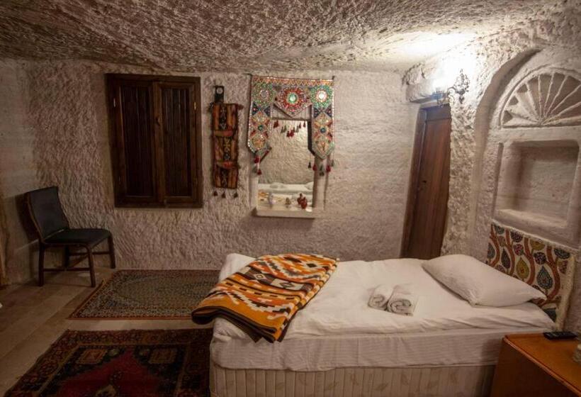 Номер Стандарт Вид на Бассейн, Seven Rock Cave