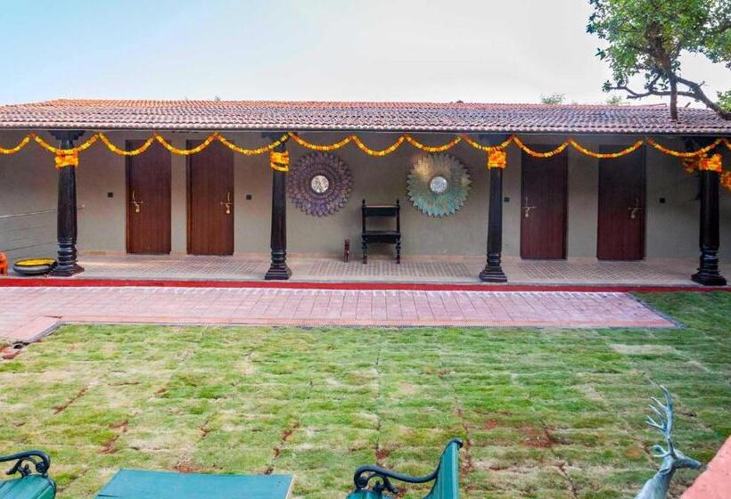 Номер Стандарт с Балконом, Advait Resort,  Kshetra Mahabaleshwar