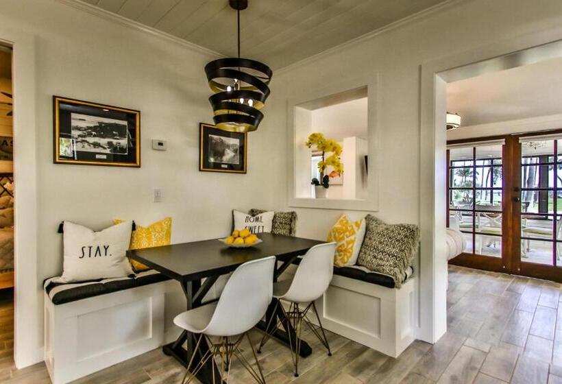 Апартаменты 2 Спальни, Island View Cottages Sebastian