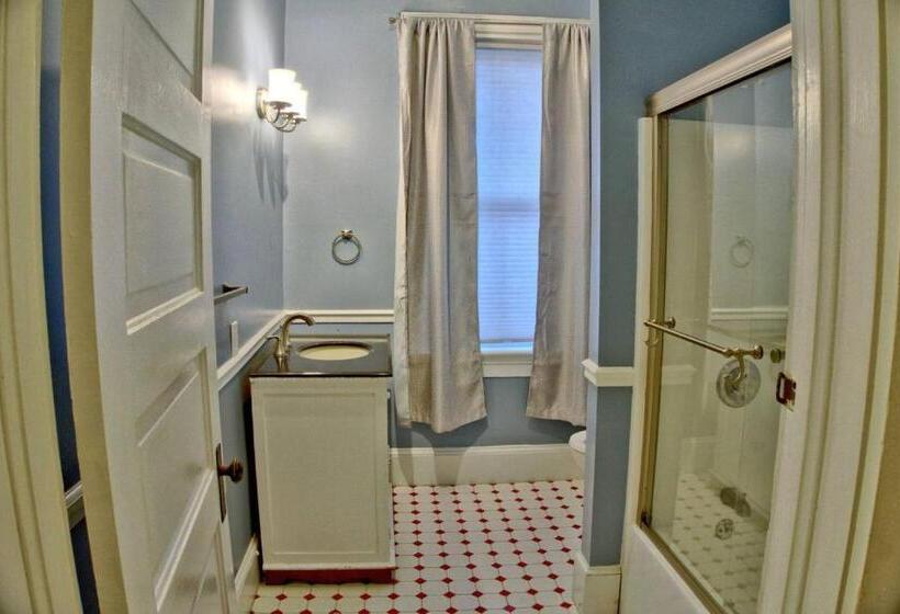 خانه 1 خوابه, Beautiful 6 Bed, 5 Bath Historic Savannah Home
