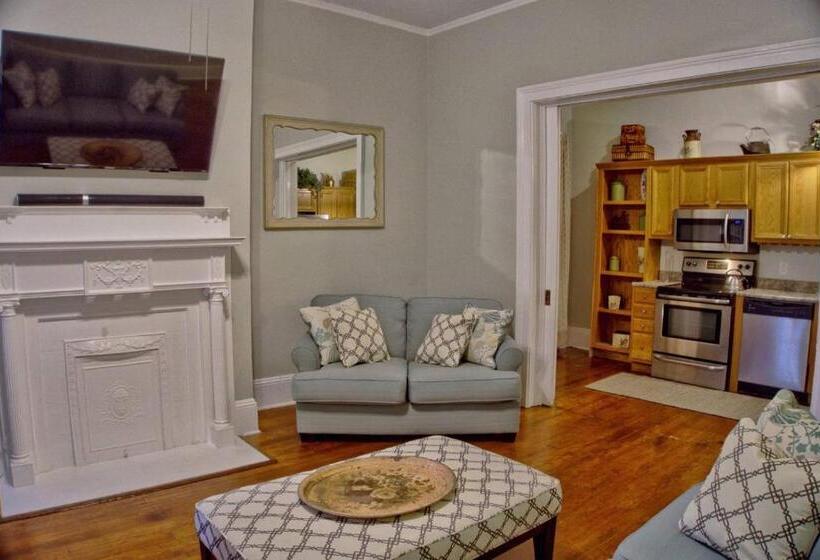خانه 1 خوابه, Beautiful 6 Bed, 5 Bath Historic Savannah Home