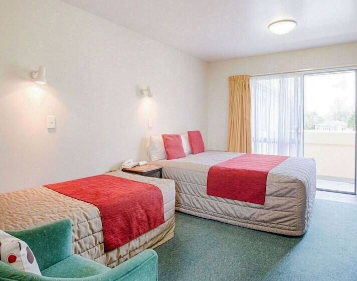 스탠다드 스튜디오, Bella Vista Motel Westport