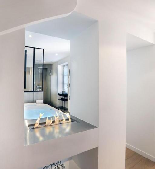 Люкс Дюплекс, Petit Hôtel Confidentiel