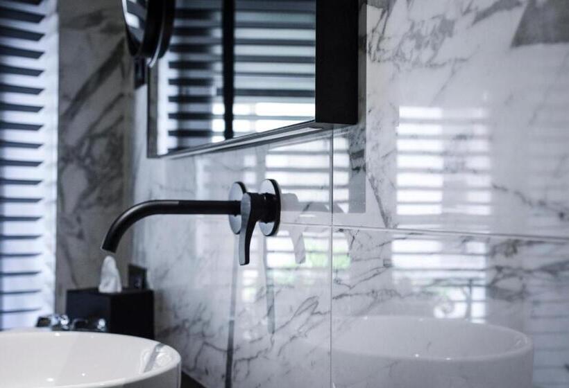 Номер Стандарт, Petit Hôtel Confidentiel