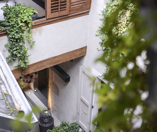 Полулюкс с Балконом, Petit Hôtel Confidentiel
