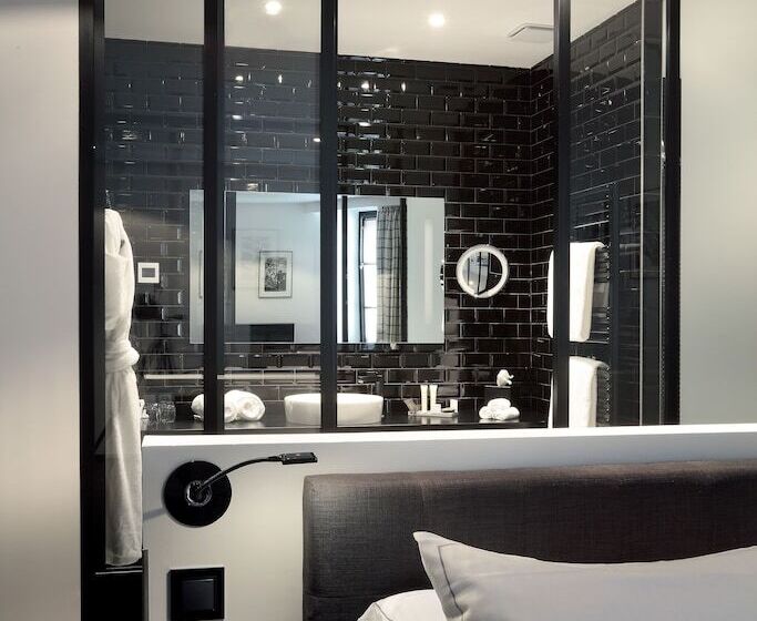 Номер Клуб, Petit Hôtel Confidentiel