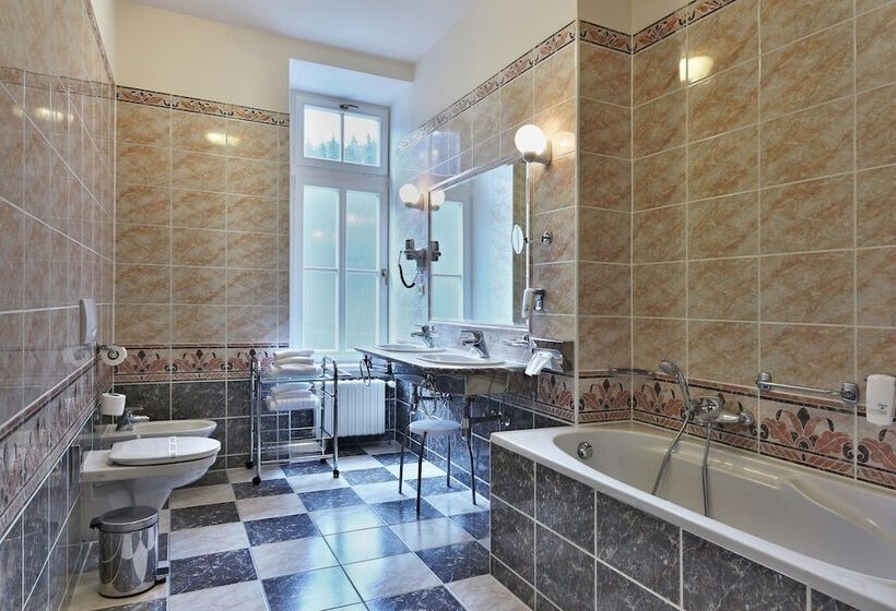 Номер Стандарт, Radium Palace