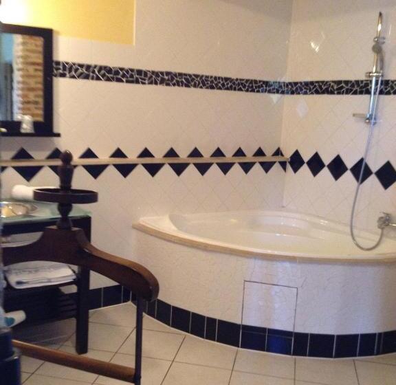 اتاق استاندارد, Logis Hotel La Grange Du Relais