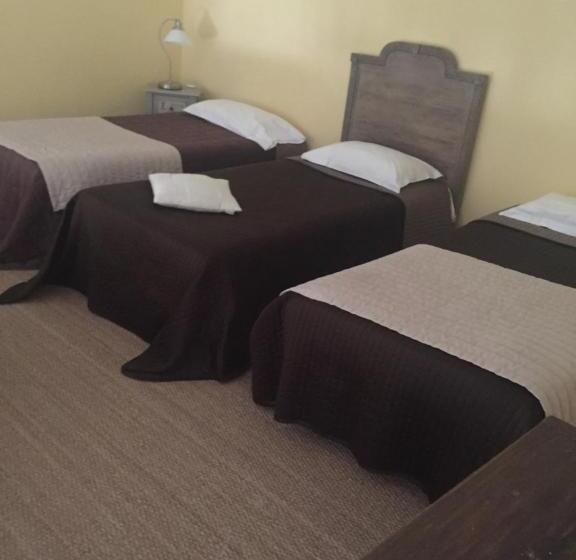 اتاق استاندارد چهار تخته, Logis Hotel La Grange Du Relais