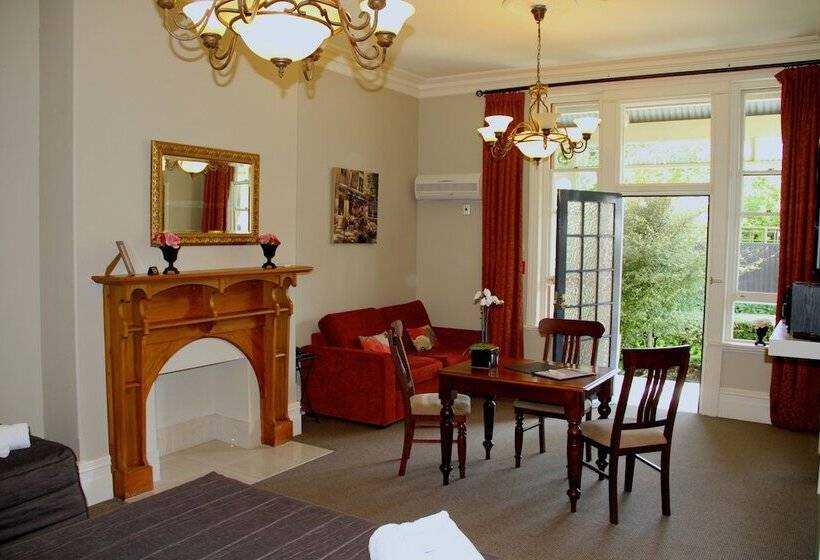 Семейное Студио, Merivale Manor