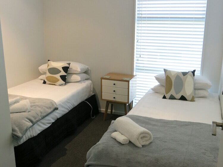 Апартаменты 3 Спальни, Merivale Manor