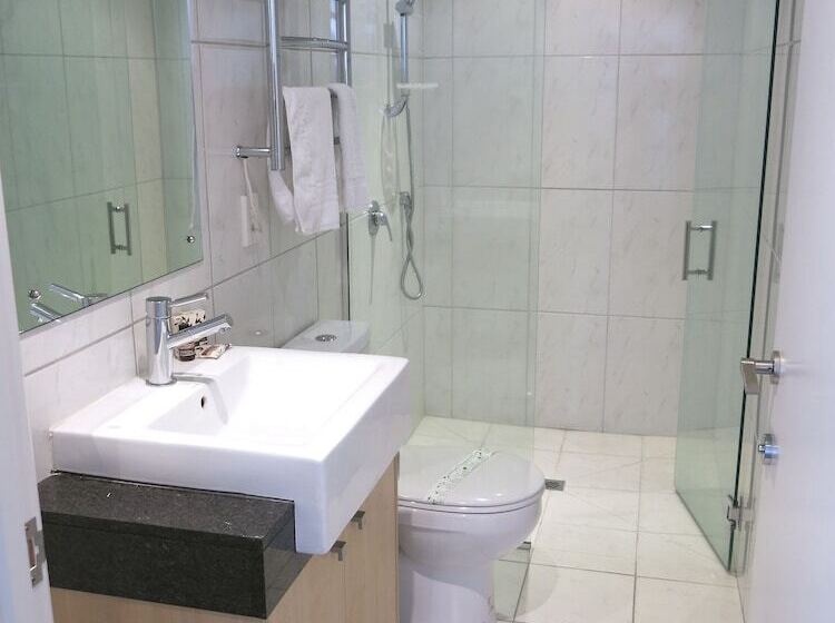 شقة 3 غرف, Merivale Manor
