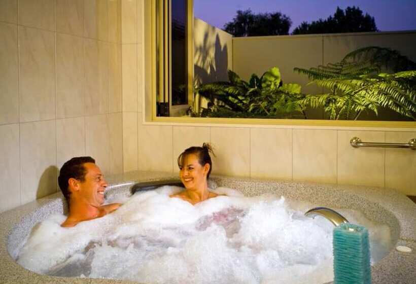 استودیوی سوپریور, Regal Palms Resort