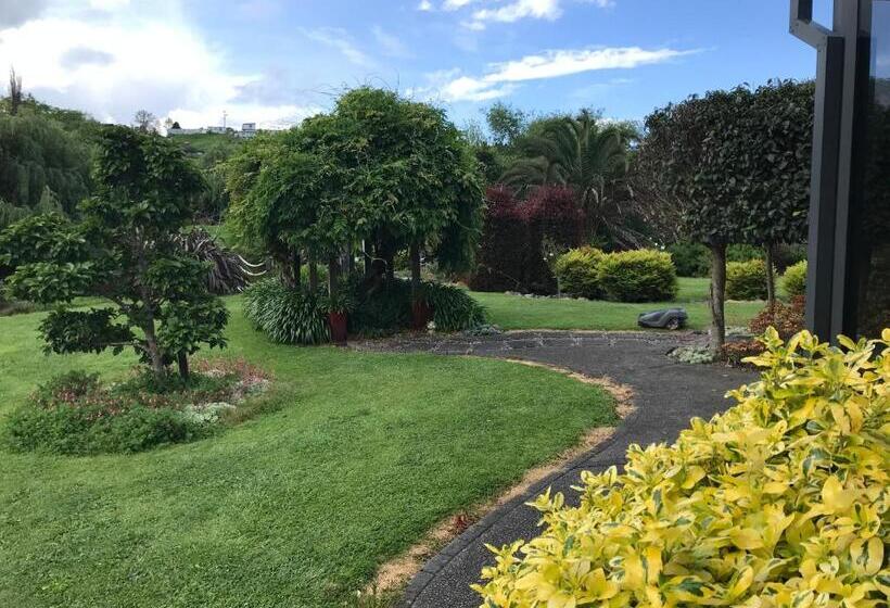 Студио Стандарт Вид на Сад, Silverdale Garden Studio