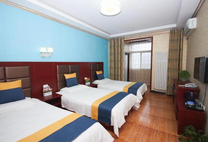 Трехместный Номер Стандарт с Балконом, One Meter Sunshine Hotel Xi An Xianyang International Airport Flagship Store