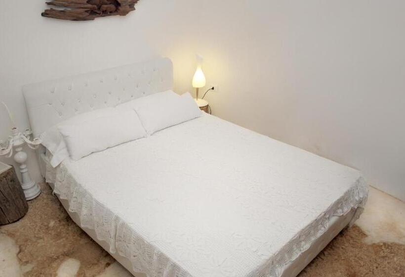 اتاق استاندارد با چشم‌انداز باغ, Puntebianche B&b