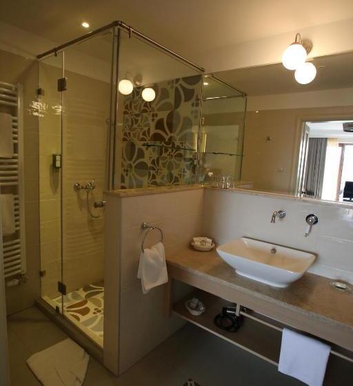 Полулюкс с Балконом, Crocus Gere Bor Hotel Resort & Wine Spa