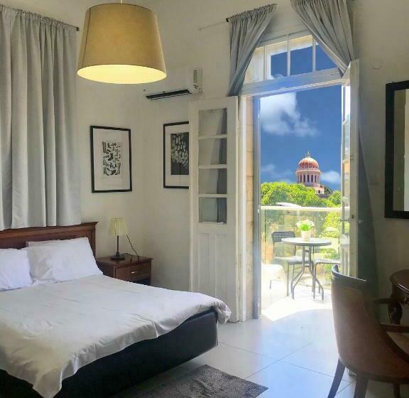 Habitación Superior con Balcón, Eden