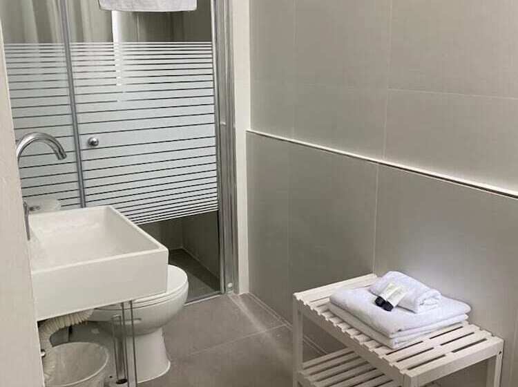 Habitación Superior con Balcón, Eden