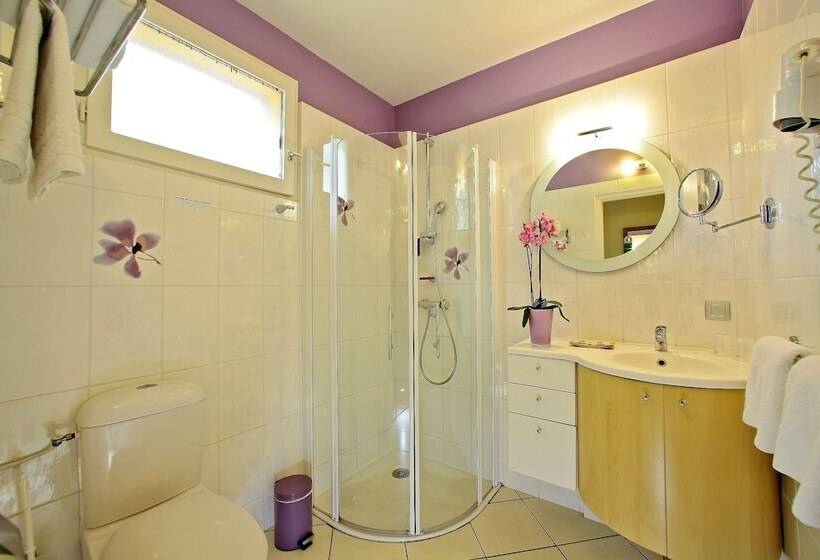 اتاق استاندارد یک نفره, Hostellerie Du Causse