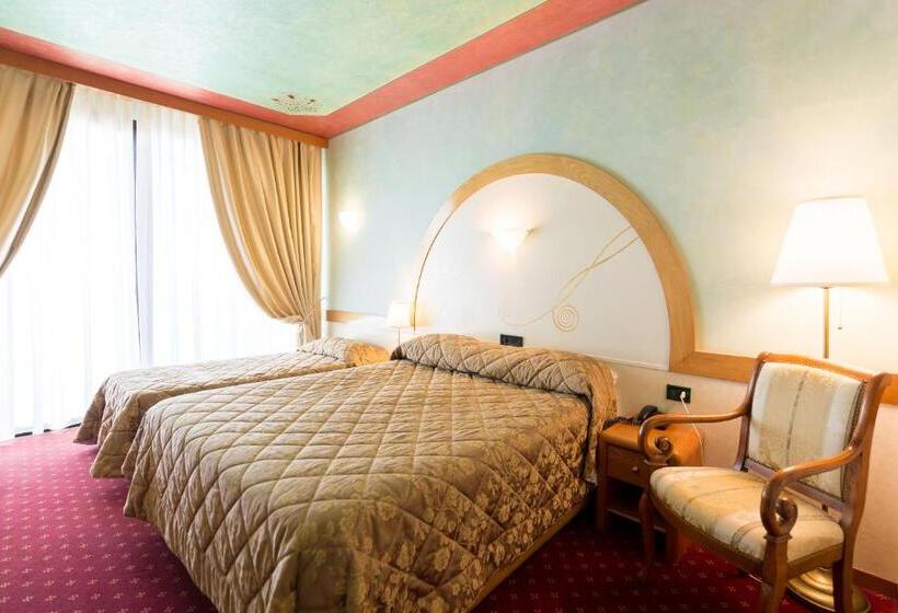 اتاق سوپریور سه تخته, Aquila D Oro Desenzano