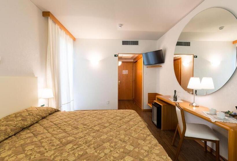 اتاق استاندارد با تراس, Aquila D Oro Desenzano