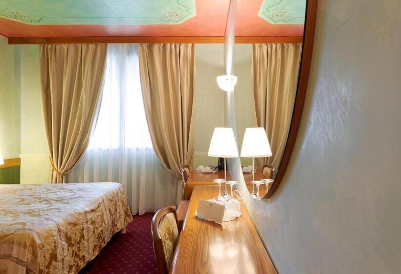 اتاق استاندارد, Aquila D Oro Desenzano