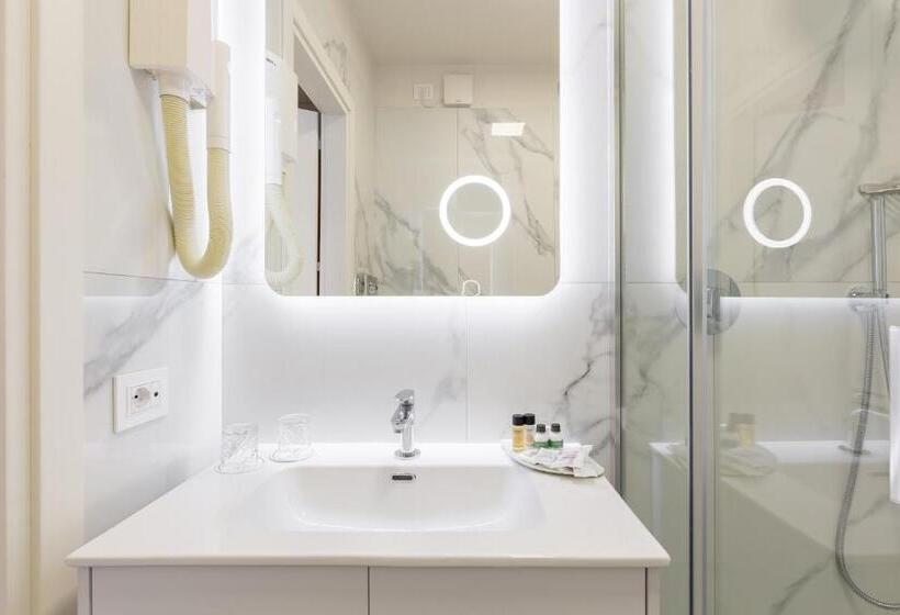 اتاق استاندارد با تخت دو نفره بزرگ, Aquila D Oro Desenzano