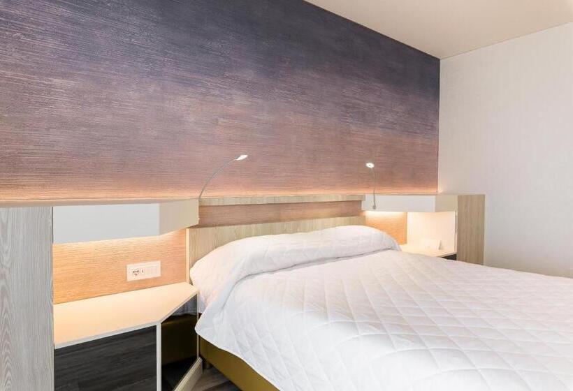 اتاق استاندارد با تخت دو نفره بزرگ, Aquila D Oro Desenzano