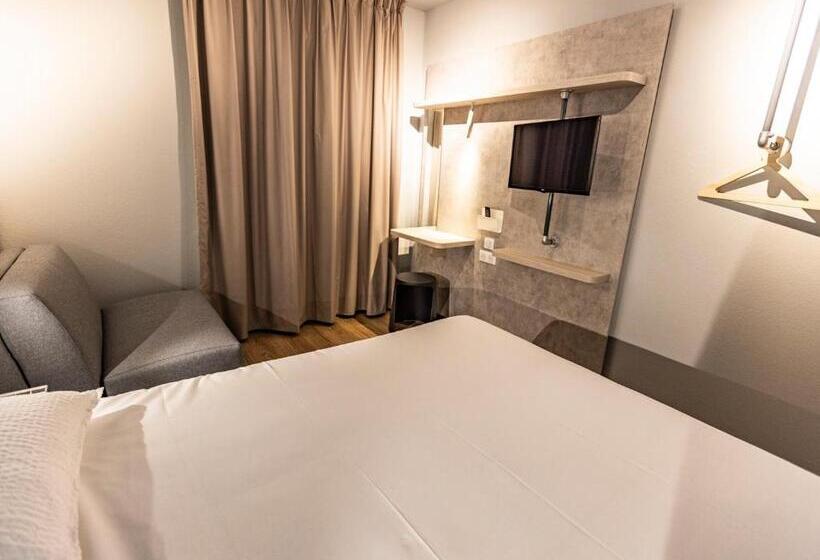 Номер Стандарт, Ibis Budget Millau Viaduc