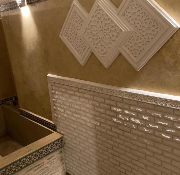 سوییت سوپریور, Riad Felloussia