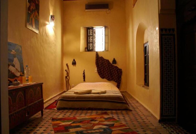 سوییت سوپریور, Riad Felloussia