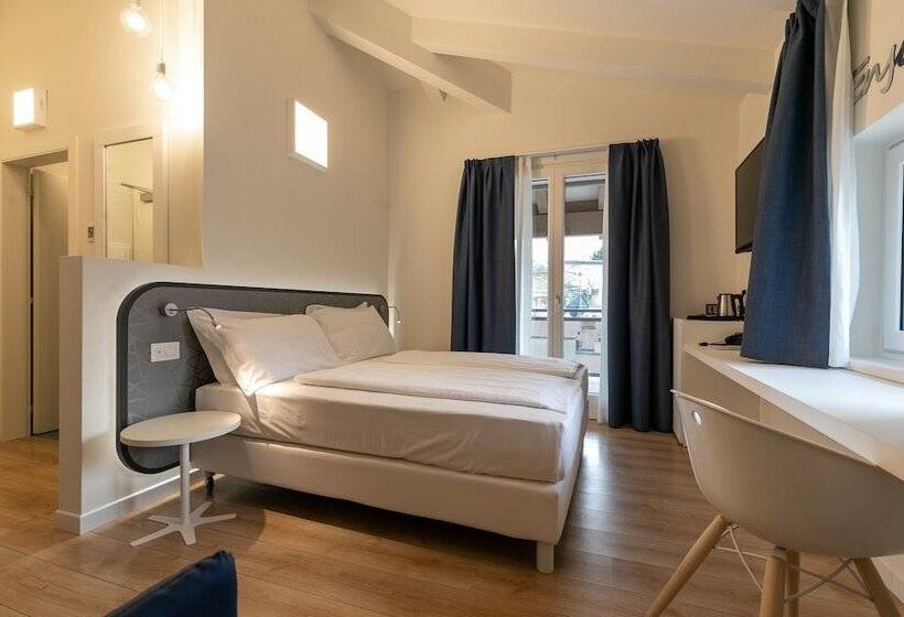 Superior room with lake view, Seele Garda