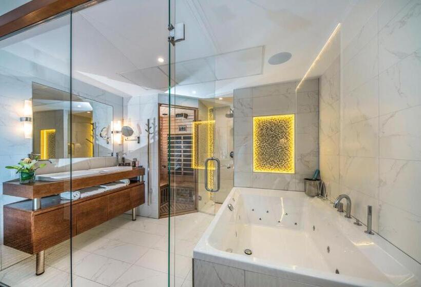 سوییت سوپریور, Thermal Hotel Visegrád