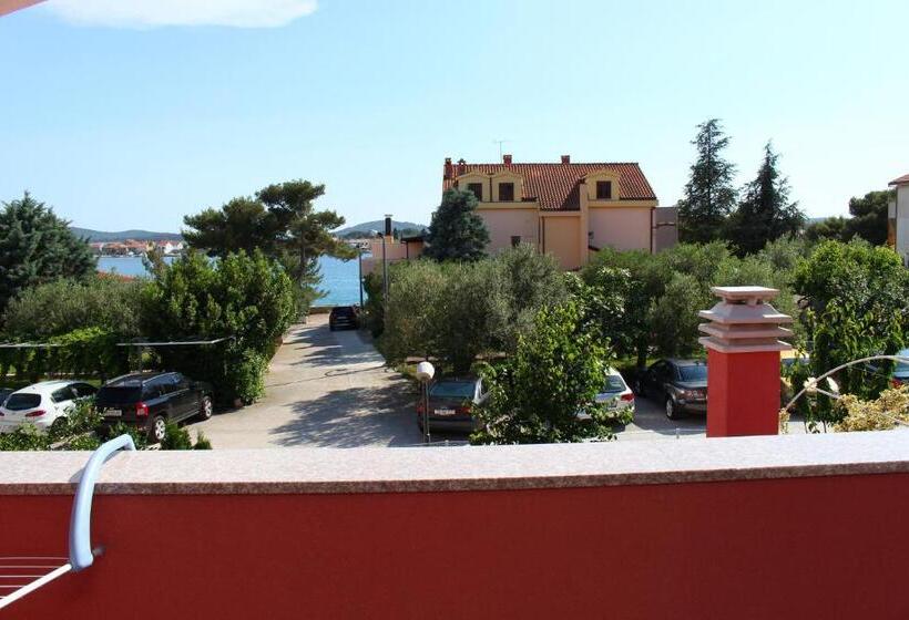 آپارتمان 1 خوابه با چشم‌انداز دریا, Villa Rosa