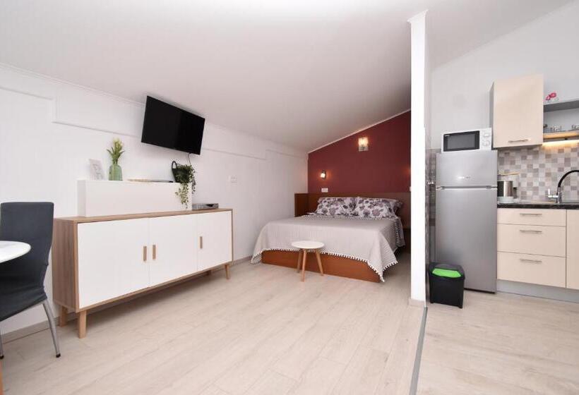 استودیوی استاندارد با چشم‌انداز دریا, Villa Rosa