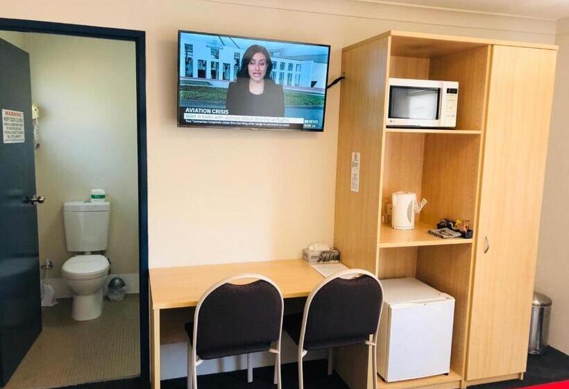 Трехместный Номер Базовый, Red Cedar Motel