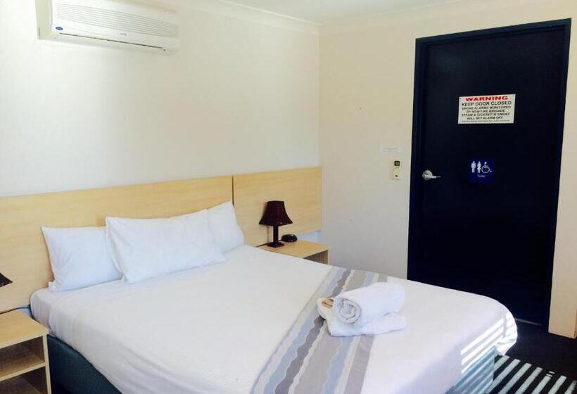 Трехместный Номер Базовый, Red Cedar Motel