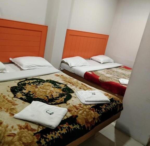 4인용 스탠다드 룸, Preethi Palace