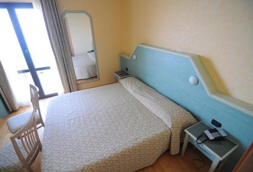 Трехместный Номер Базовый, Residence Mondial